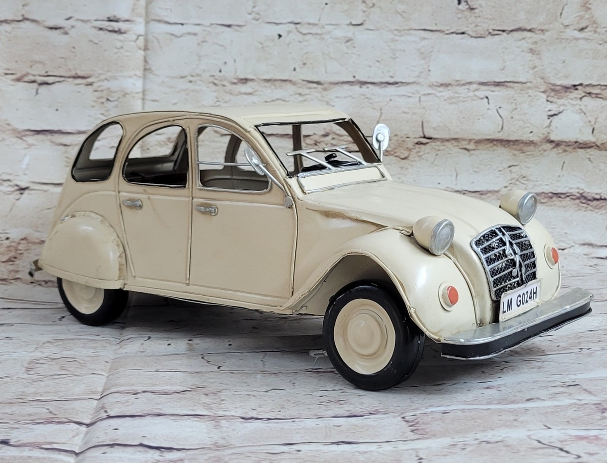 Citroen 2cv Street Classics 1:25 Scale Model Diecast Replica