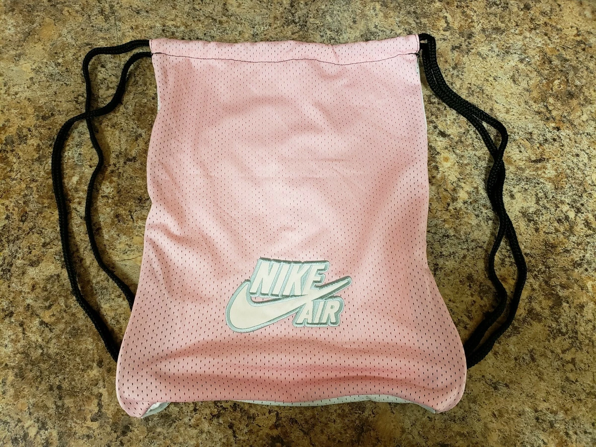 Pink nike hotsell drawstring bag