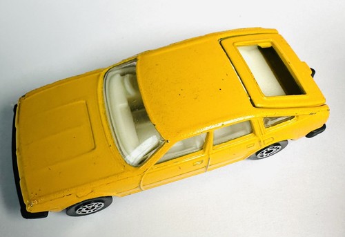 1980s Corgi Rover 3500, Made in Great Britain Rare Yellow w White Interior 1/64 - Picture 6 of 7