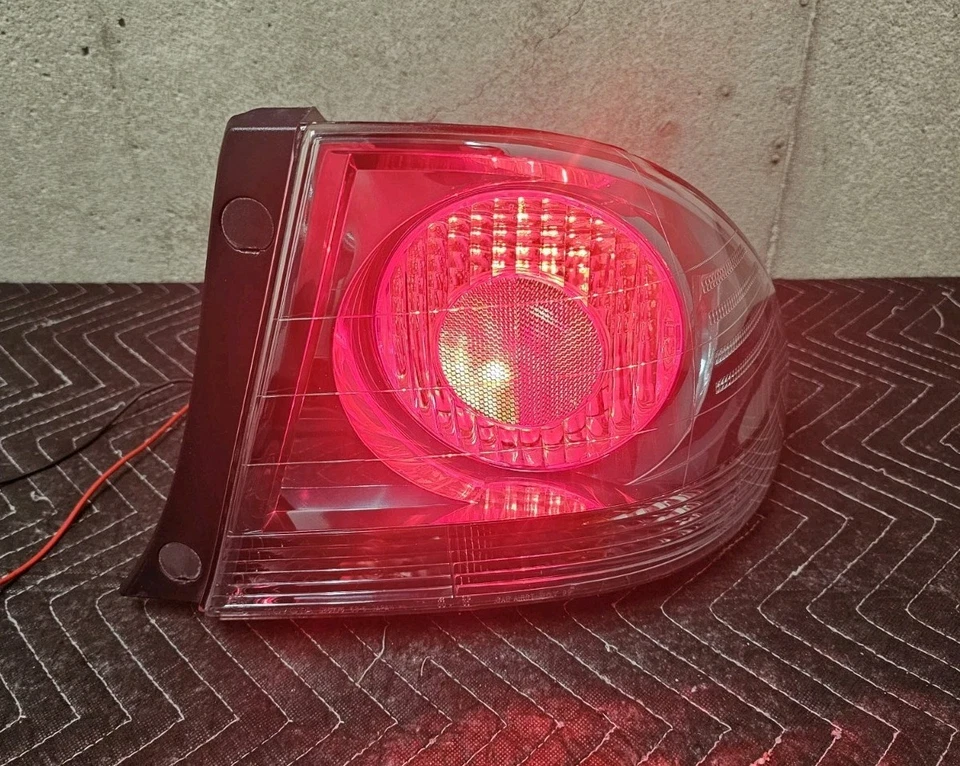 2003-04 雷克萨斯 IS300 运动设计正版右侧(乘客侧)尾灯 — 第 2/4 张图片