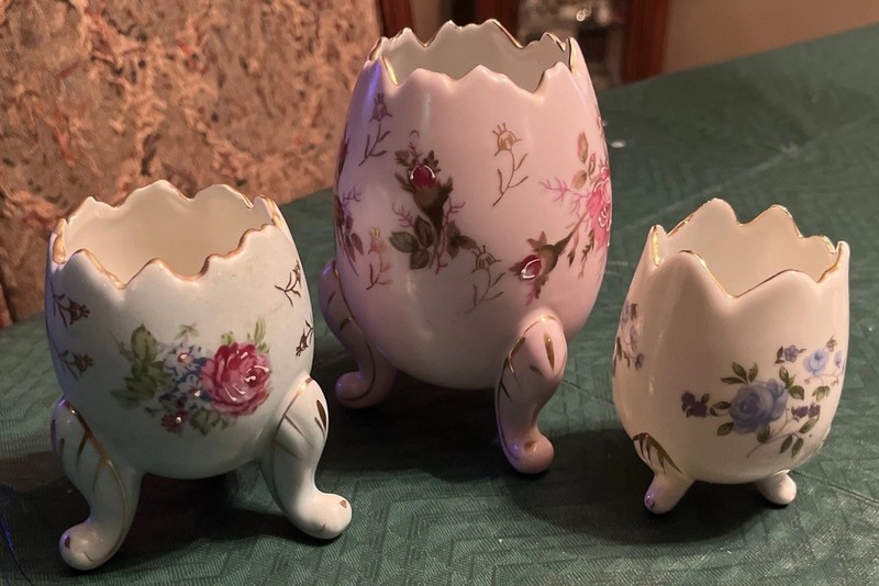 Lot Of 3 Ceramic Eggs Napcoware & Others pink & blue roses