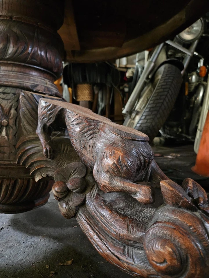 mesa de comedor gótica ovalada Foto 3 de 4