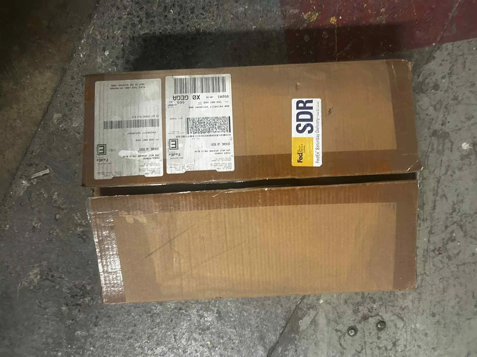 Rack PDU, Switched, 2U, 30A, 120V, (16)5-20AP7902 New In Box - Image 4 of 4