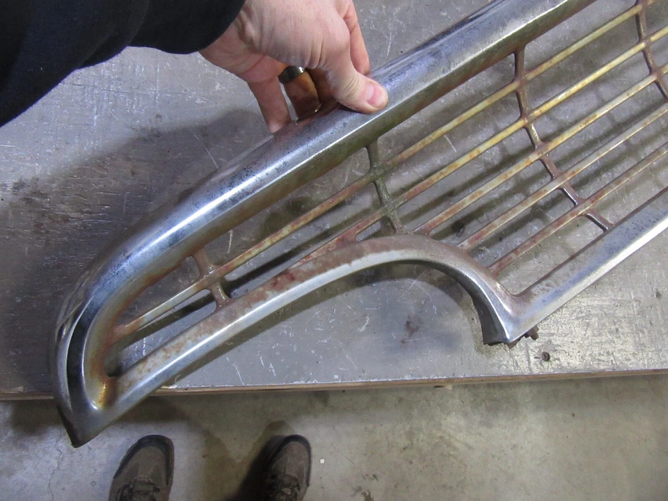 Ford Mainline Fairlane 1956 exterior parrilla delantera moldura lado izquierdo derecho Foto 2 de 4