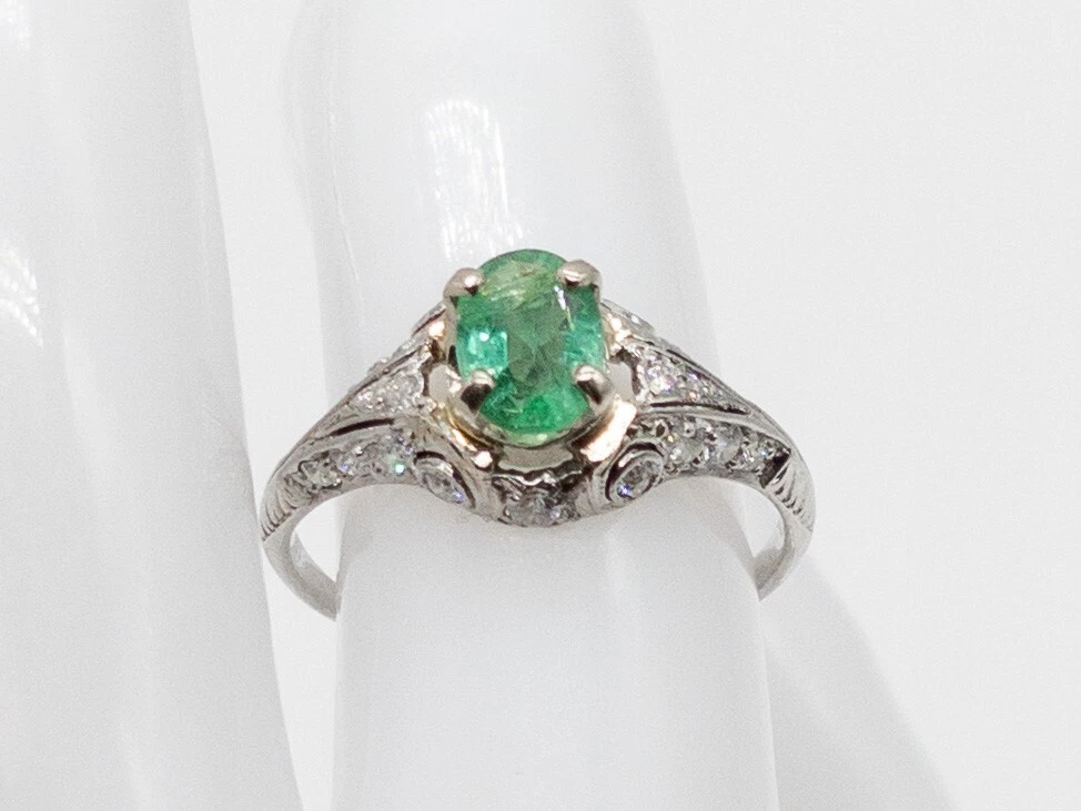 Antique 1920s 3500 Natural Emerald Diamond Platinum Filigree Ring