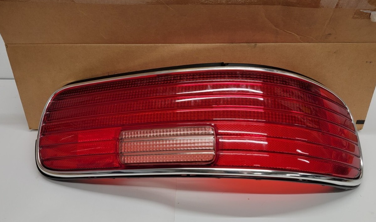 New OEM GM Right Tail Light Lens 16519098 16521720 1993-96