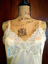 Vintage "Movie Star" Peach Lace Lingerie Slip Size 36