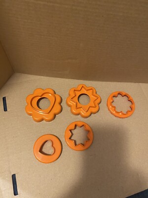Tupperware Cut a Shape 5 in 1 Nesting Cookie Cutters Set Vintage Harvest Orange 