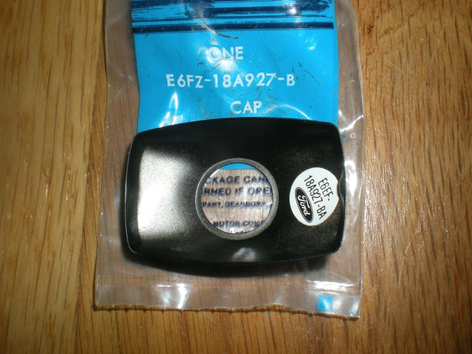 Nuevo de Lote Antiguo 1986-1989 Ford Escort Radio Antena Tapa Base E6FZ-18A927-B Foto 2 de 2