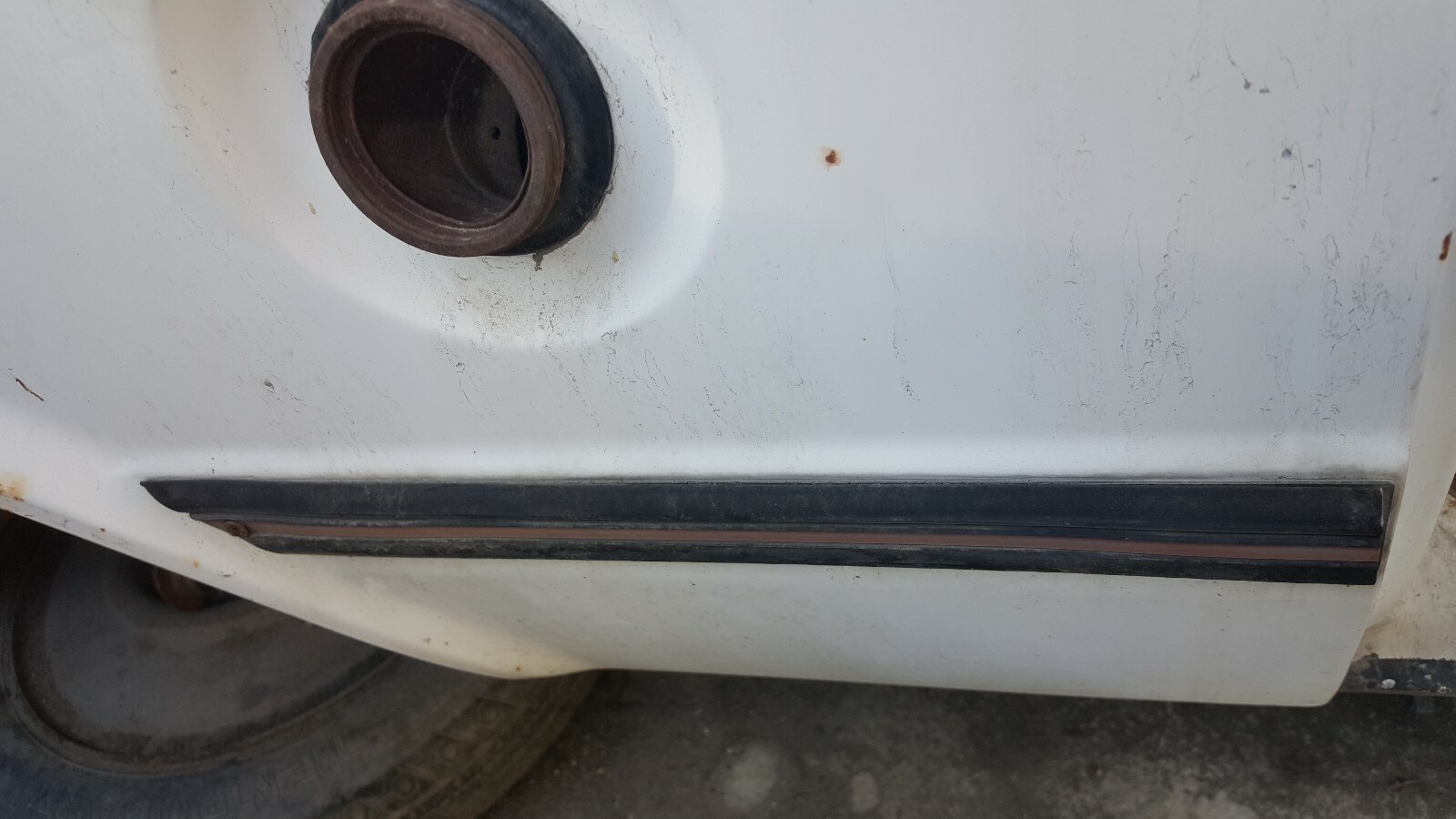 88 Yugo REAR FRONT OF TIRE QUARTER PANEL MOLDING TRIM eBay