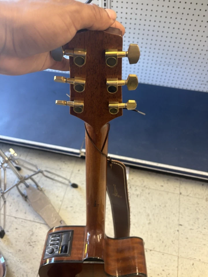 Guitarra eléctrica acústica Takamine serie G Foto 3 de 4