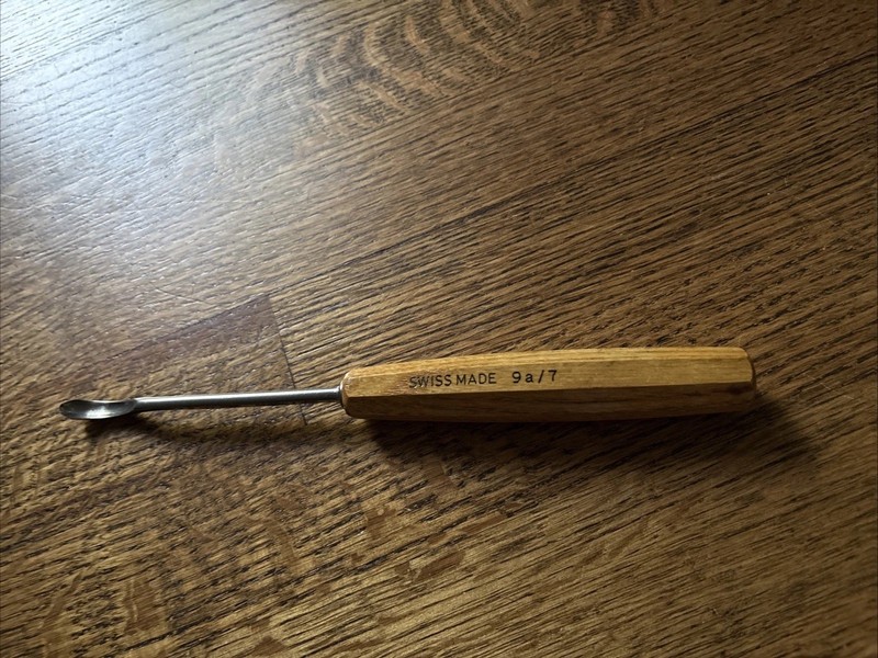 Pfeil Swiss Made 9a/7 Bent Neck Spoon Gouge Carving Tool
