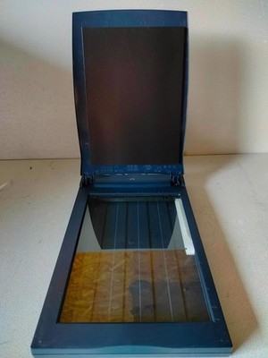 Mustek 1200 CU Flachbettscanner Scanner DEFEKT Ersatzteilspender (Z7 1156)sf