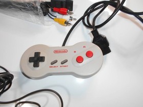 Nintendo New Famicom HVC-101 Console Box Controller AC Adapter AV Cable