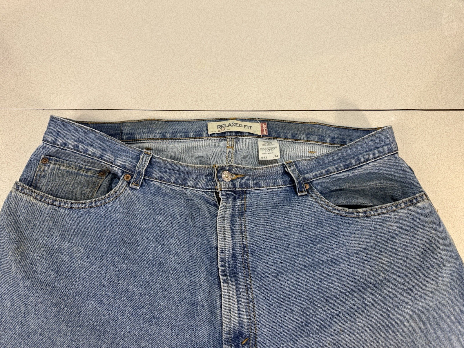 Levi 550 Relaxed Fit Jeans - Size Men’s 42 x 34 - Blue - Red Tag thumbnail 4