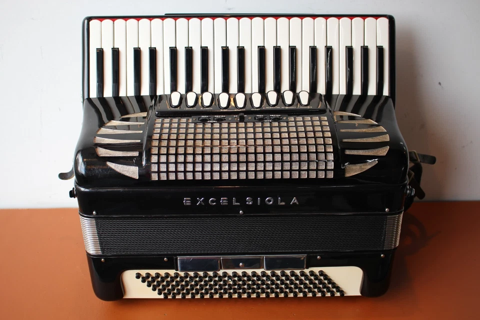 Excelsiola by Excelsior Model 520 Made in Italy Piano Accordion w/Electronics - Image 3 of 4