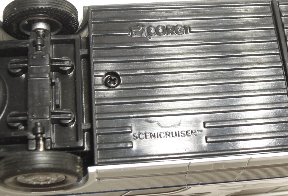 Corgi 1:50 Greyhound Bus #5425 Scenicruiser Destination Washington - Image 4 of 4