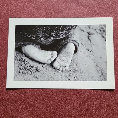 Jemimas Sandzehen von Pippa Hart, Fotopostkarte 2004, unbesendet. 