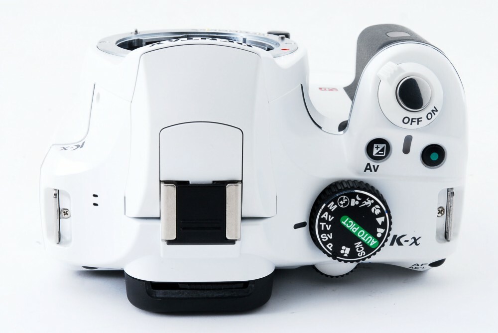 Pentax K-x 12.4MP 18-55mm Lens Kit White [Exc+++] w/8GB SD Card