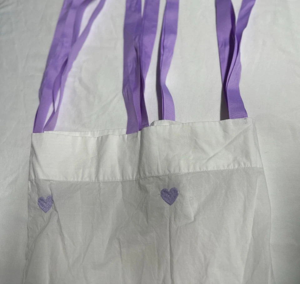 "Panel de cortina Pottery Barn Kids blanco púrpura corazón lazado 44x63"" - 3 disponibles" Foto 3 de 4