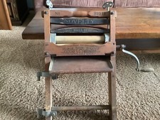Vintage American Wringer Co. Clothes Wringer ( No.B391E )