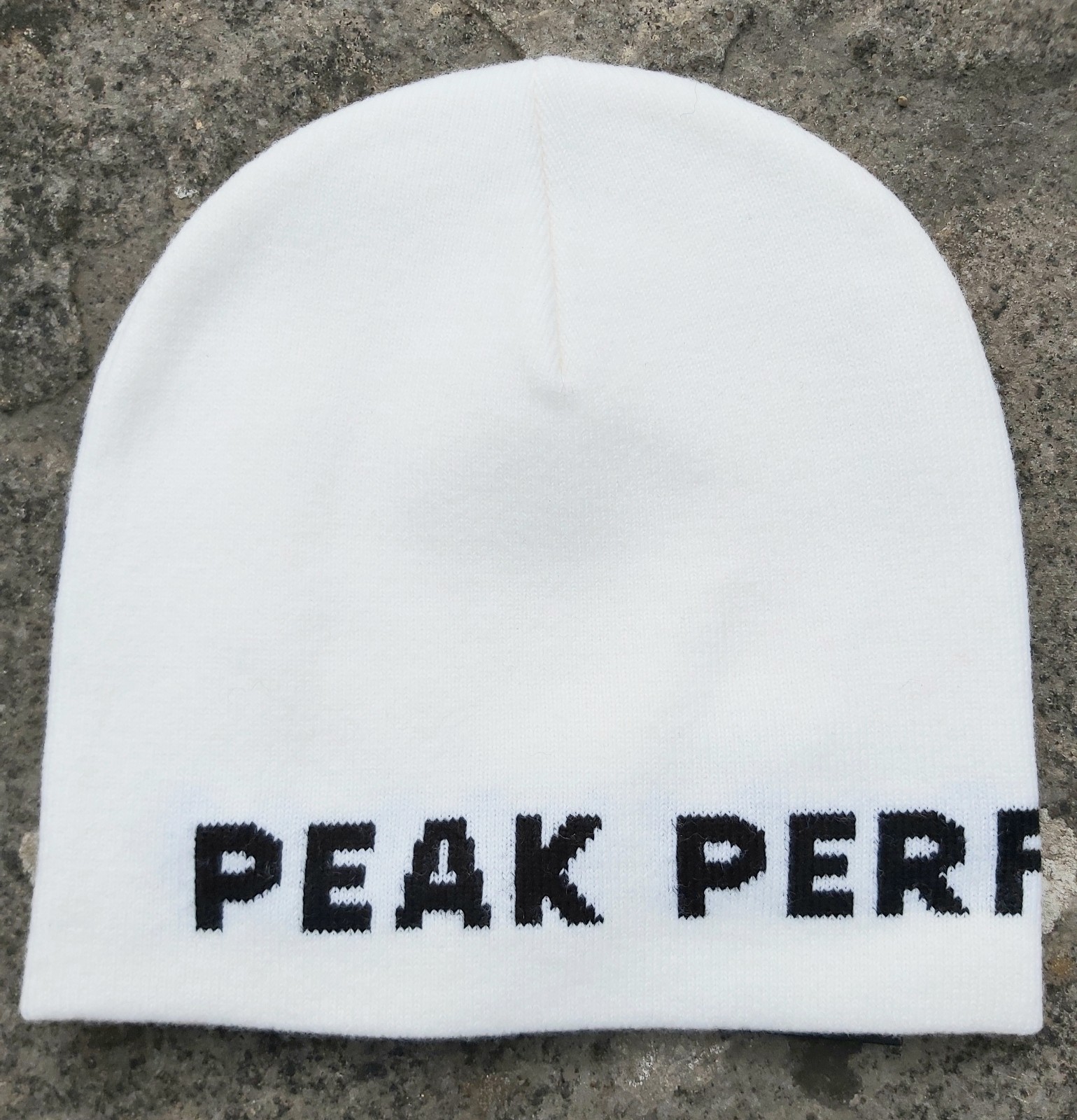 PEAK PERFORMANCE Sweden Snow White Skull BEANIE Hat Toque UNISEX SuperWarm Tag