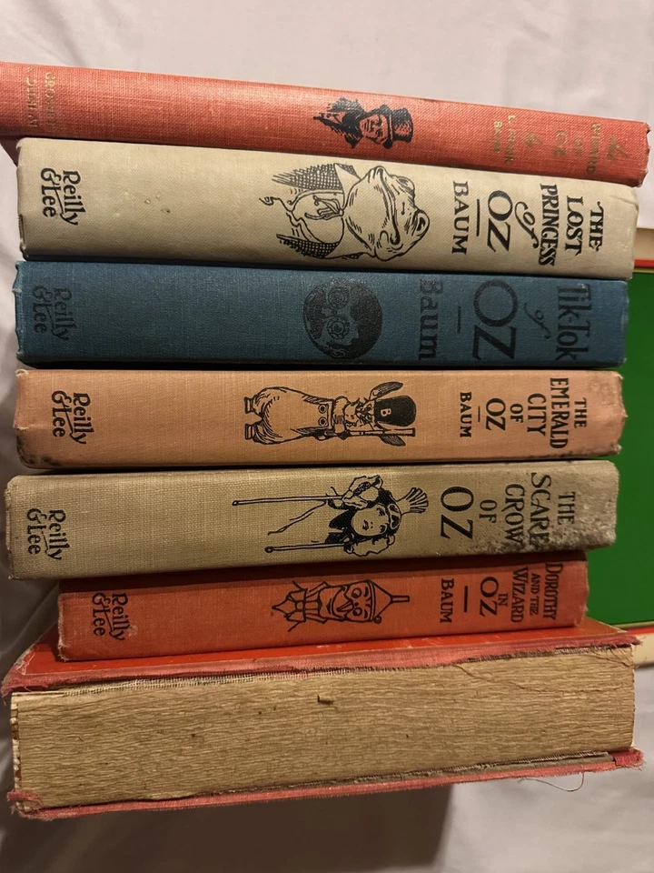 vintage books  the Oz series, written by L. Frank Baum published by Reilly & Lee Foto 2 de 4