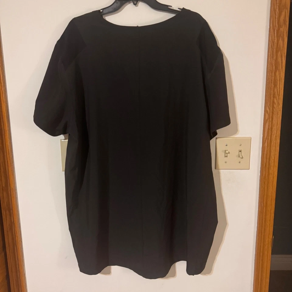 Blusa Médica Landau Para Hombres Negra Elastizada Cuello en V XXL Hecha en Egipto Foto 4 de 4