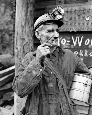 Coal Miner P V & K Coal Co. Clover Gap Mine 1946 Lejunior KY 8x10 photo