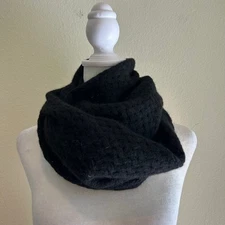 Isaac Mizrahi Infinity Scarf 100% Cashmere Black Basketweave Knit Crochet Comfy