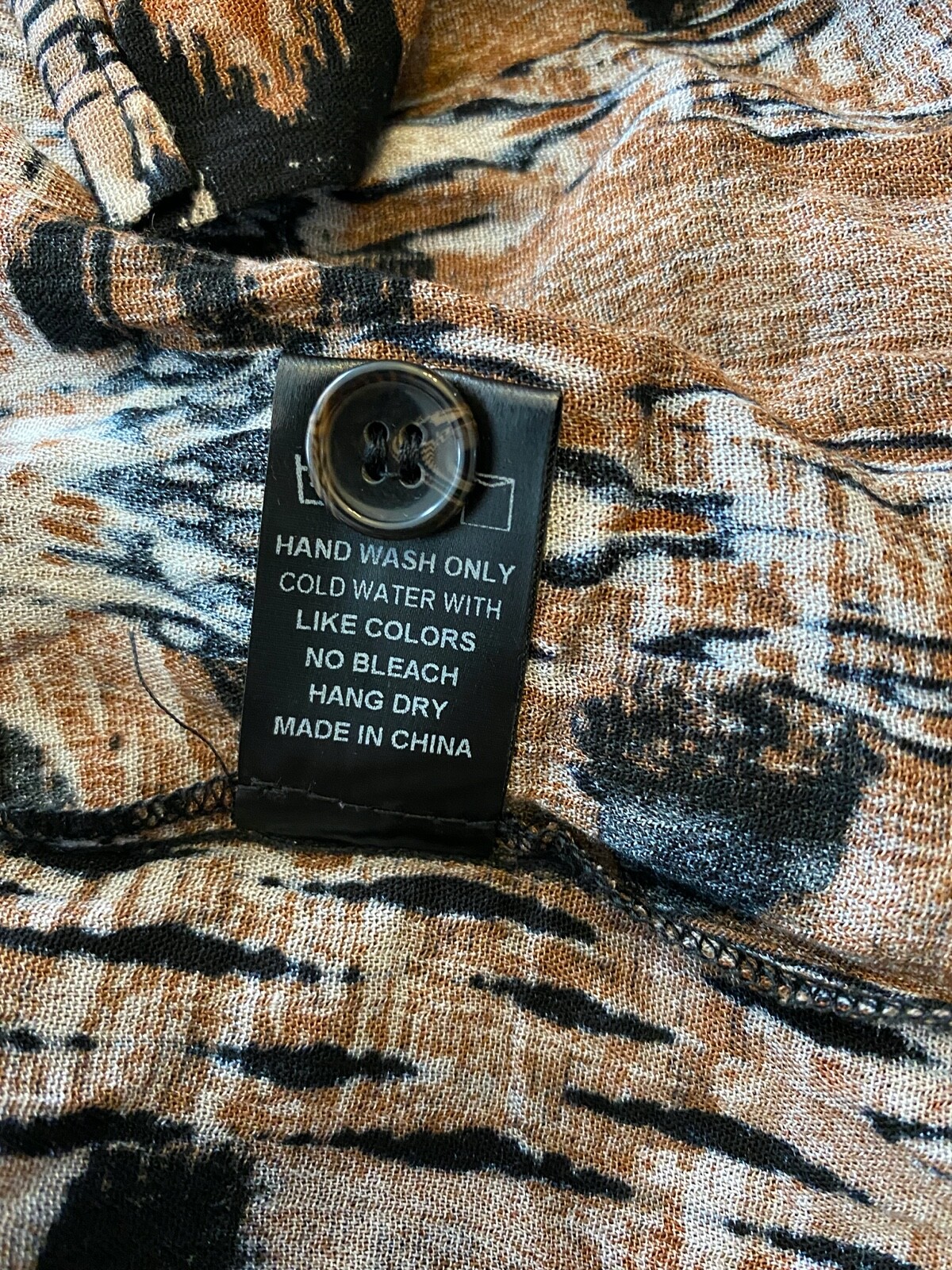 VICI Button Front Collared Blouse Size Medium Tri… - image 9