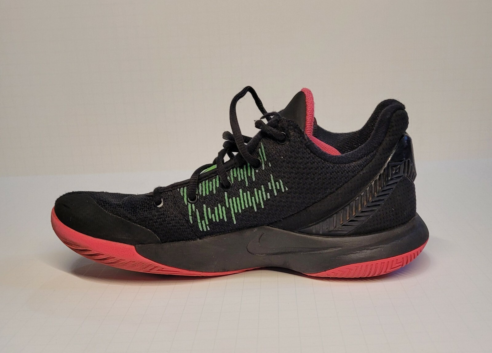 kyrie flytrap pink