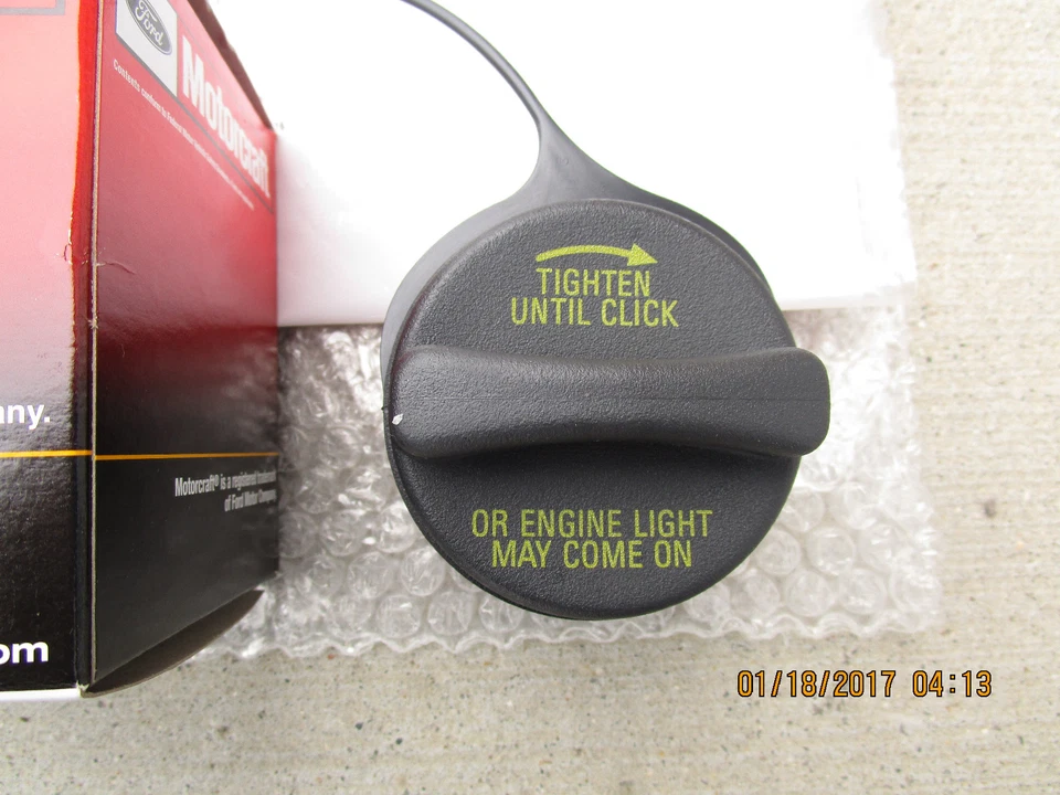 97-02 LINCOLN CONTINENTAL TAPA DE LLENADO DEL TANQUE DE GASOLINA CON CORREA FABRICANTE ORIGINAL NUEVO FC-961 Foto 2 de 4