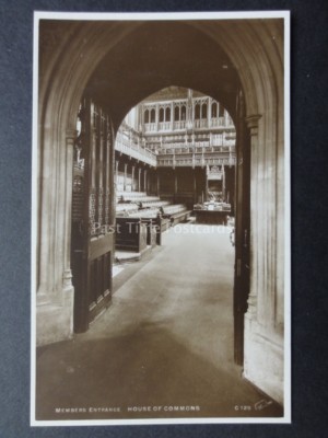 London: MITGLIEDEREINGANG Unterhaus - alte RP-Postkarte von Walter Scott