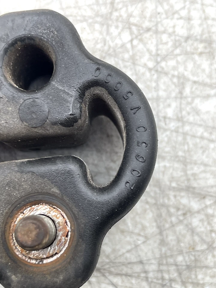 Nissan 300Zx 1991 suspensión de escape aislante con perno de montaje lado izquierdo/derecho OEM Foto 4 de 4