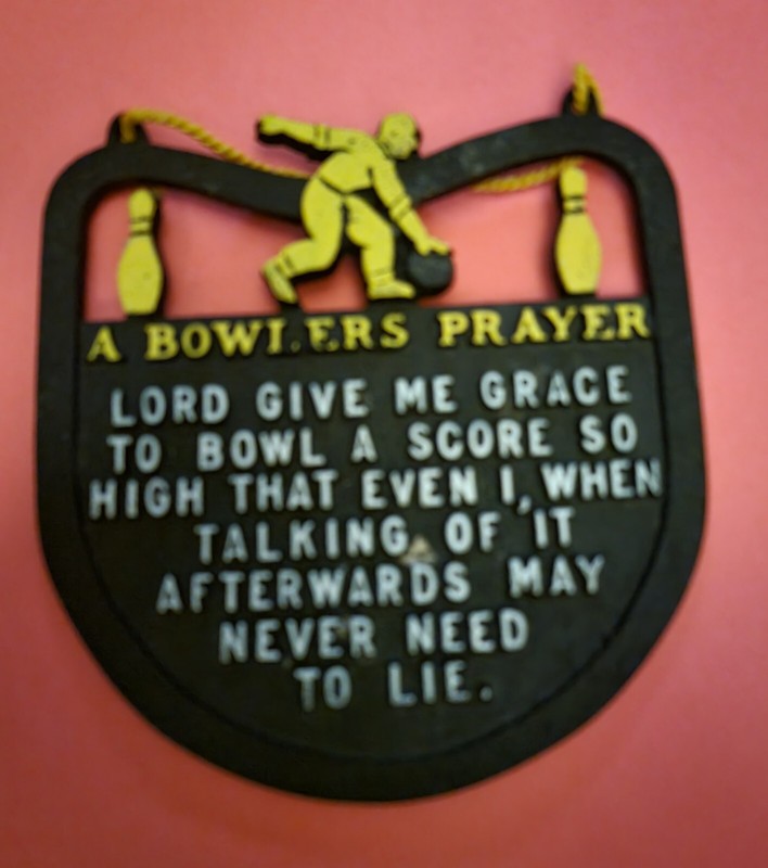 VINTAGE “BOWLERS PRAYER” KITCHEN WALL TRIVET COLLECTIBLE!