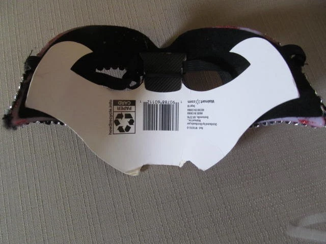 Sexy Red Masquerade Ball Eye Mask - Image 3 of 4