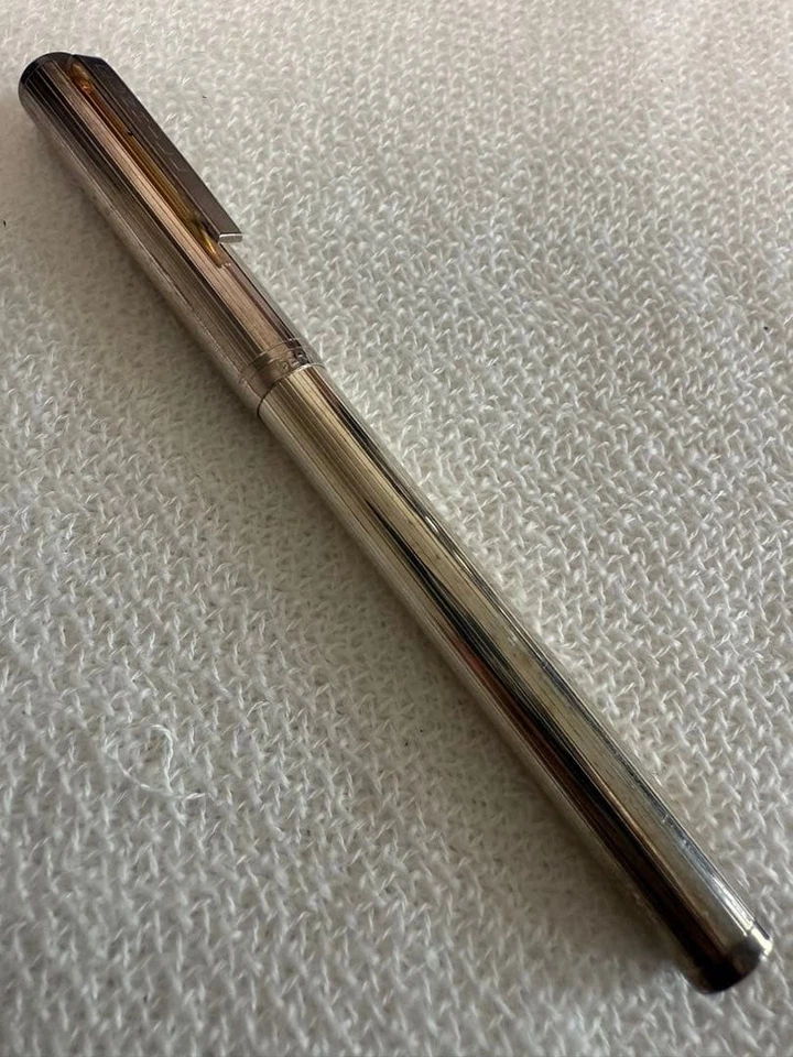 PLUMA ESTILOGRÁFICA DUNHILL PLATA ESTERLINA CON PLUMÍN MEDIANO - HECHA EN JAPÓN RARA  Foto 4 de 4