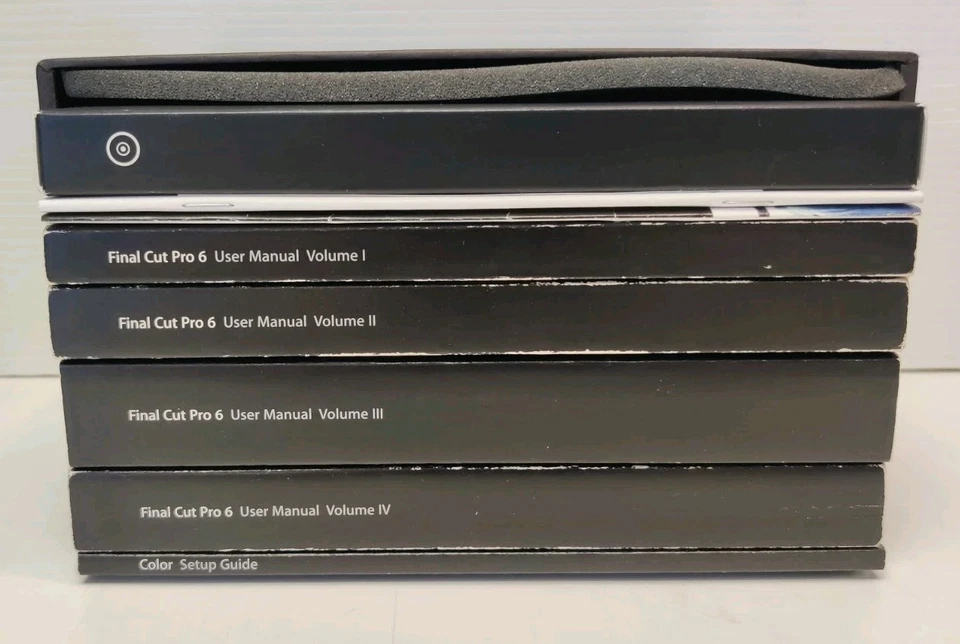 Apple Final Cut Studio 2 Editing Software - Complete with Discs and Manuals - Image 2 of 3