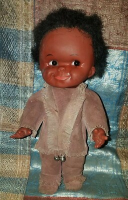 VINTAGE NATIVE AMERICAN ALASKAN DOLL IN DEERSKIN FRINGED CLOTHING 10''  SO CUTE!