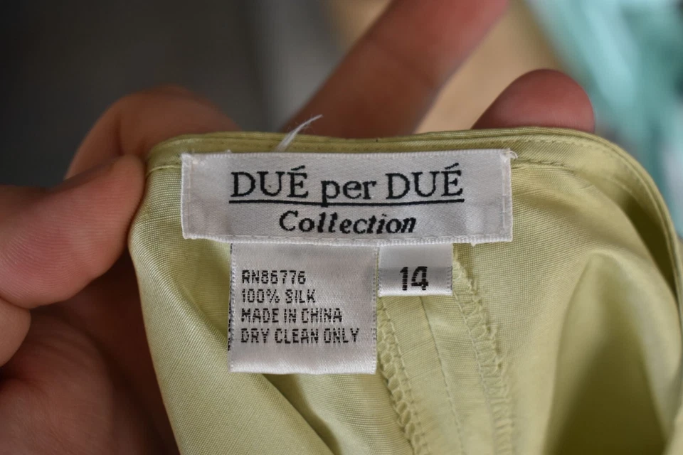 Women's Due per Due Collection Light Green Silk Crop Pants Size 14 - Image 3 of 4