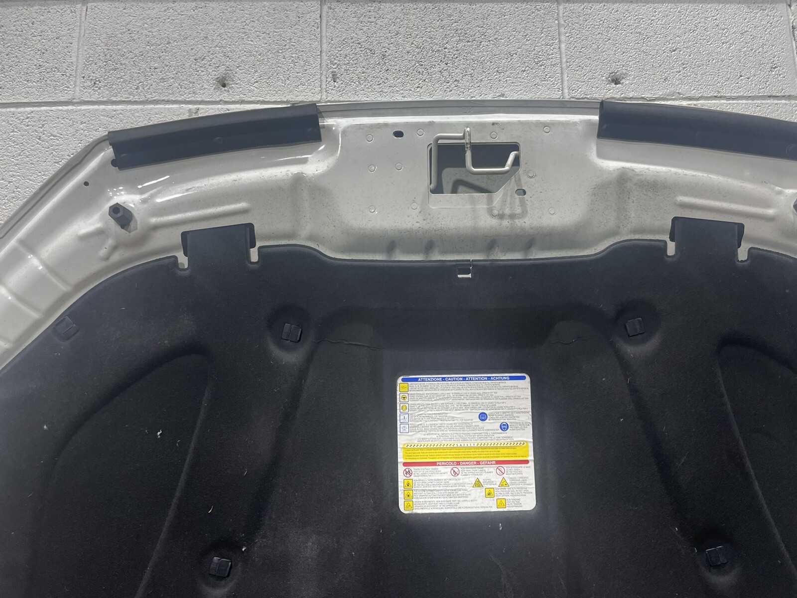 OEM Maserati Ghbili Hood w/ Hinges Pearl White Bianco Alpi 216 216A  2014-2017