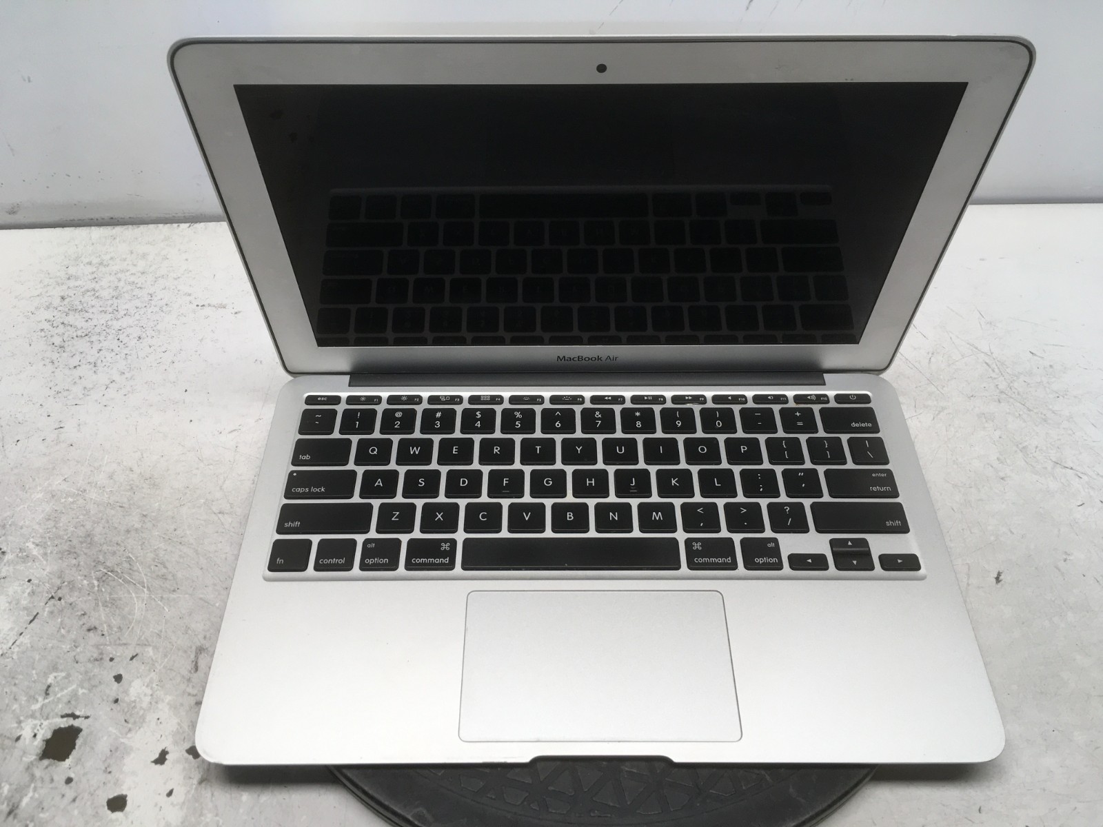 Apple MacBook Air A1370 Intel Core i5-2467M 1.6GHz  NO HDD No Batt
