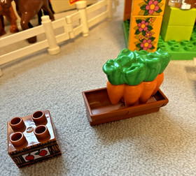 LEGO DUPLO 4974 LEGO VILLE * Equestrian Farm with 2 Figures, 1 Cat + 3 Horses with Original Box *EXCELLENT*