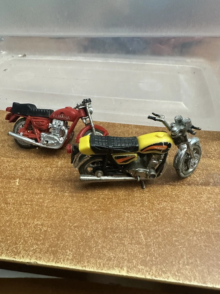 Lote de mini motocicleta Die Cast 4 polegadas Yamaha vermelho amarelo - Imagem 3 de 4