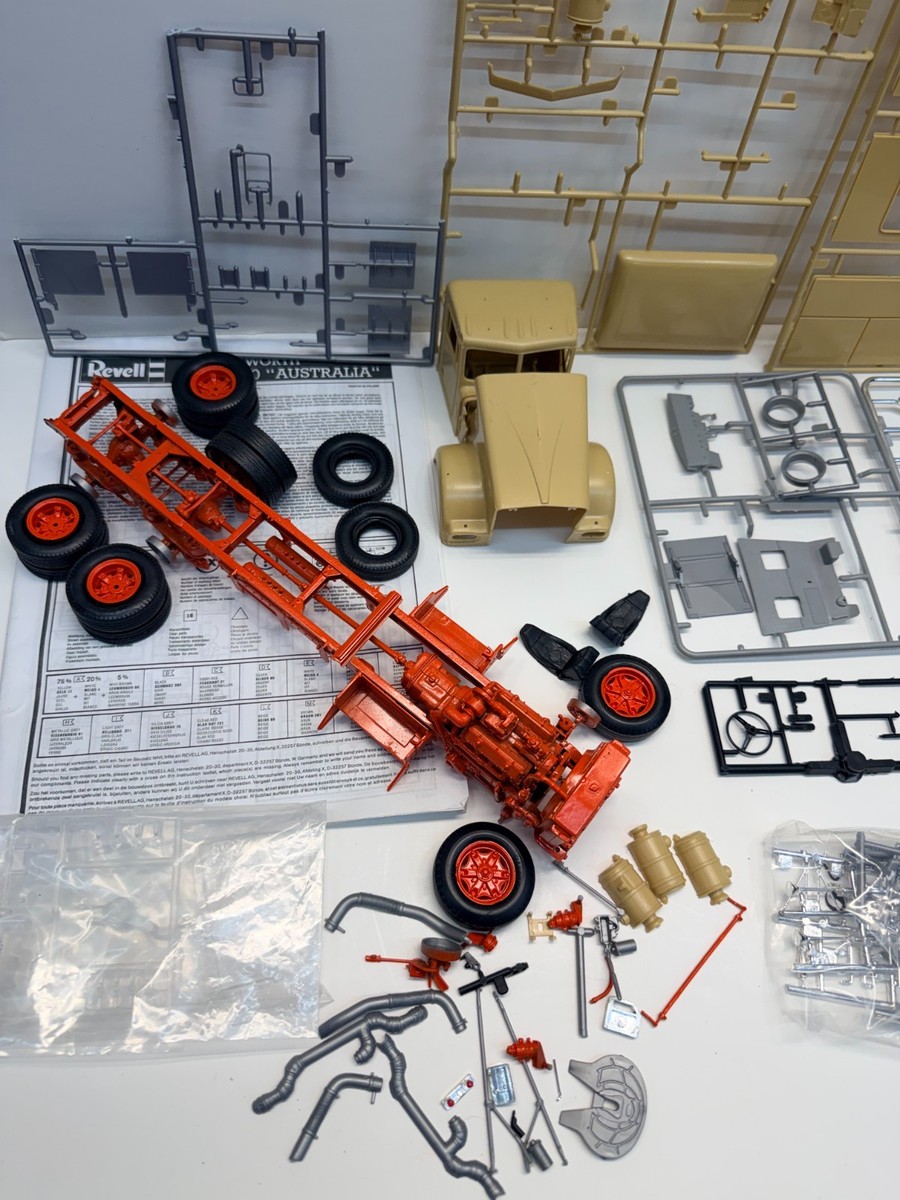 Revell 1:25 Scale Kenworth T-900 Australia Vintage Started Semi