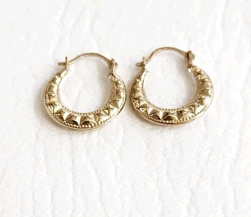 10k Yellow Gold Dimond Cut Hoop Earrings Textured .75" .43g - Picture 4 of 7