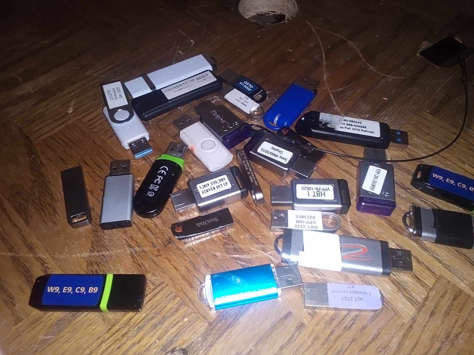 Lot of 26 USB Used Flash Drives Tested and Works Capacities in