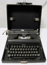 ***HTF Vintage Royal Portable Typewriter 