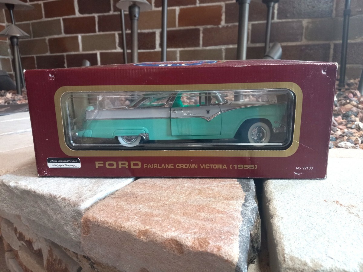 1955 Ford Fairlane Crown Victoria Road Legends 1/18 Diecast (Open